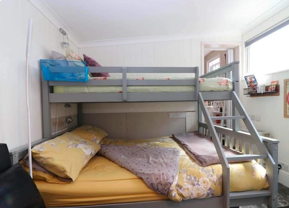 1 bedroom, WiFi (free), bed sheets
