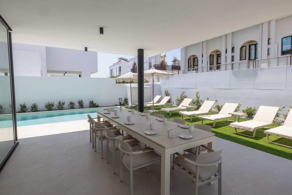 Villa, 4 Bedrooms, Private Pool, Garden View | Outdoor dining
