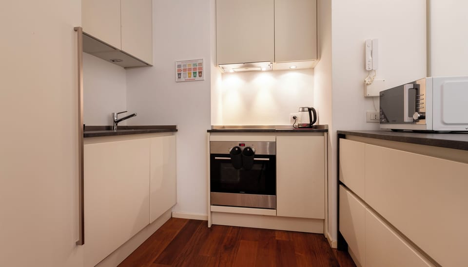 Apartment (2 Bedrooms) | Private kitchen | Microwave, oven, stovetop, dishwasher