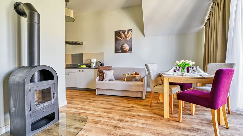Apartment (C5/5) | Living area | 30-inch flat-screen TV with digital channels