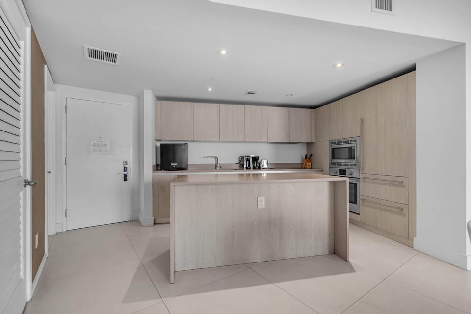 Condo, Multiple Beds, Ocean View (Oceanview Highrise) | Private kitchen