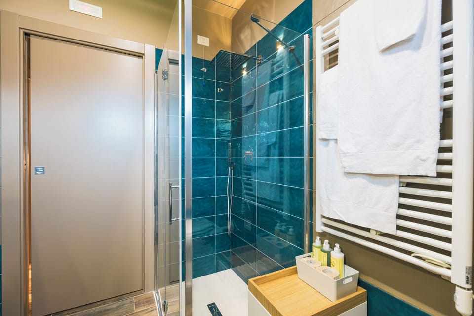 Deluxe Apartment, 2 Bedrooms, Air conditioning, Partial Sea View | Bathroom | Shower, rainfall showerhead, towels, toilet paper