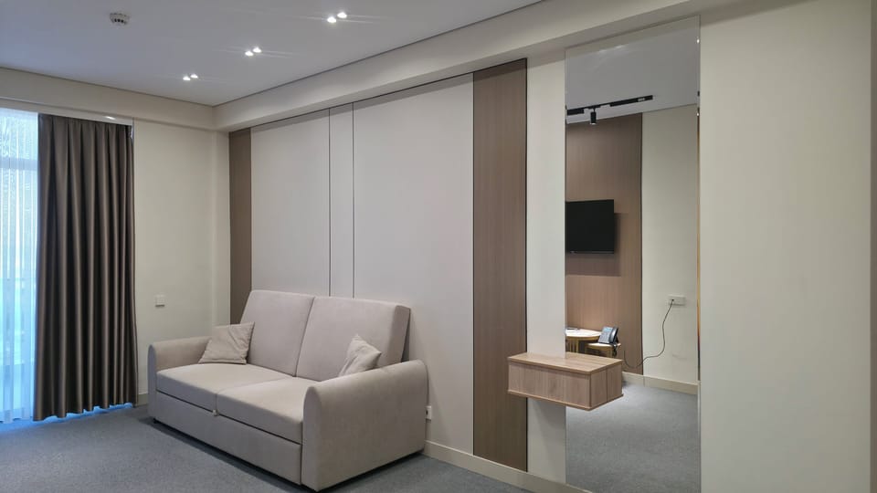 Deluxe Double Room, Lake View | Interior