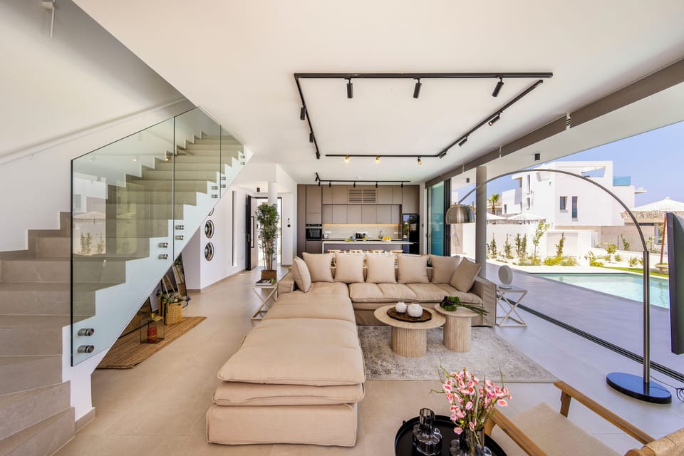 Villa, 4 Bedrooms, Private Pool, Garden View | Living room