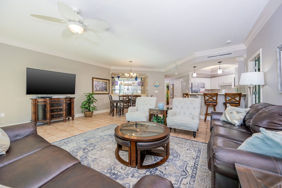 Condo, 3 Bedrooms | Living area