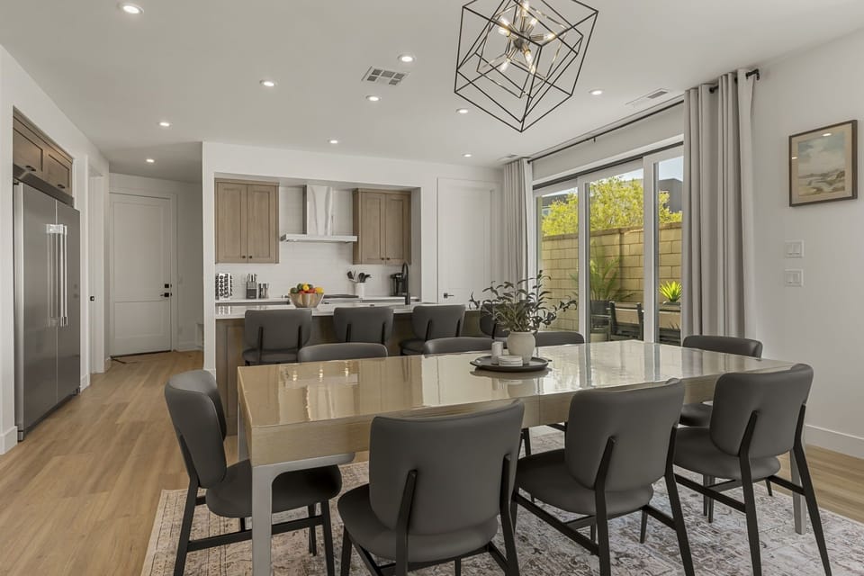 Townhome, 5 Bedrooms | Dining