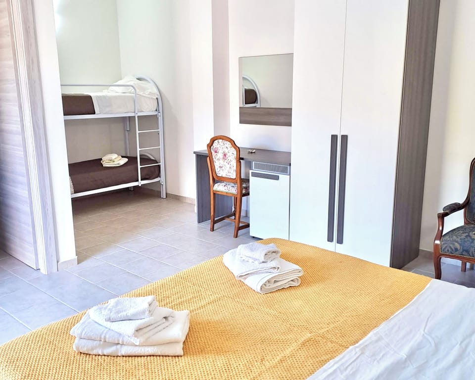 Standard Quadruple Room | Bed sheets