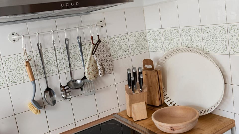 Comfort House, 4 Bedrooms, Garden View | Private kitchen | Toaster