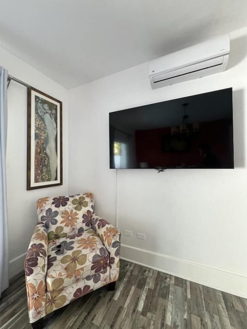 Double Room, Balcony, Pool View | Living area
