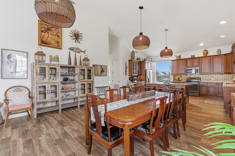 House, Multiple Beds (Tranquil Tides) | Dining