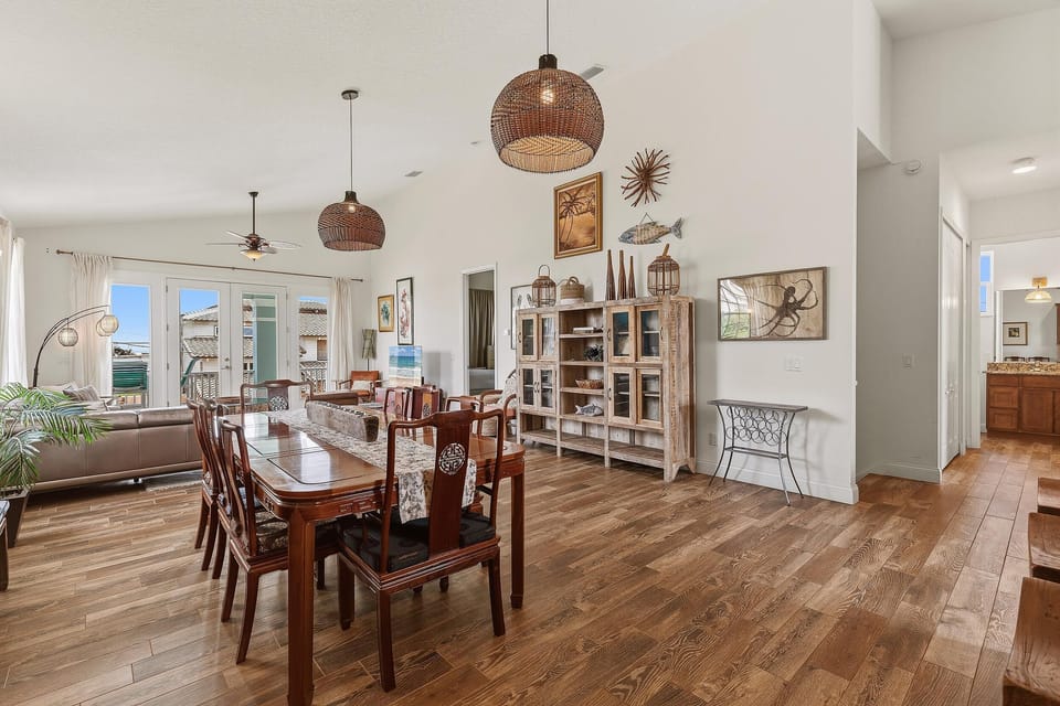 House, Multiple Beds (Tranquil Tides) | Dining