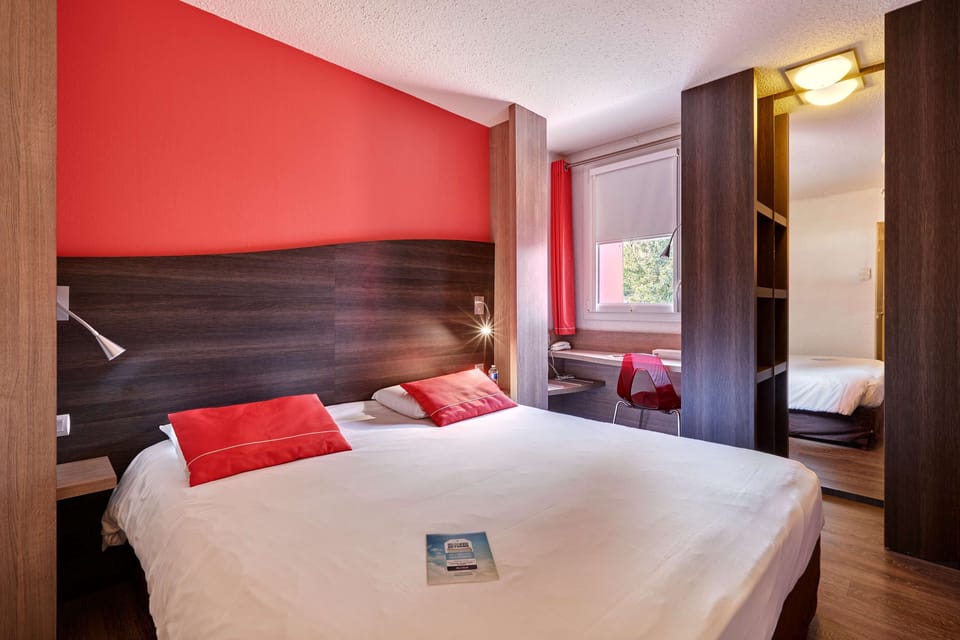 Standard Room, 1 Double Bed | Desk, blackout drapes, soundproofing, free WiFi