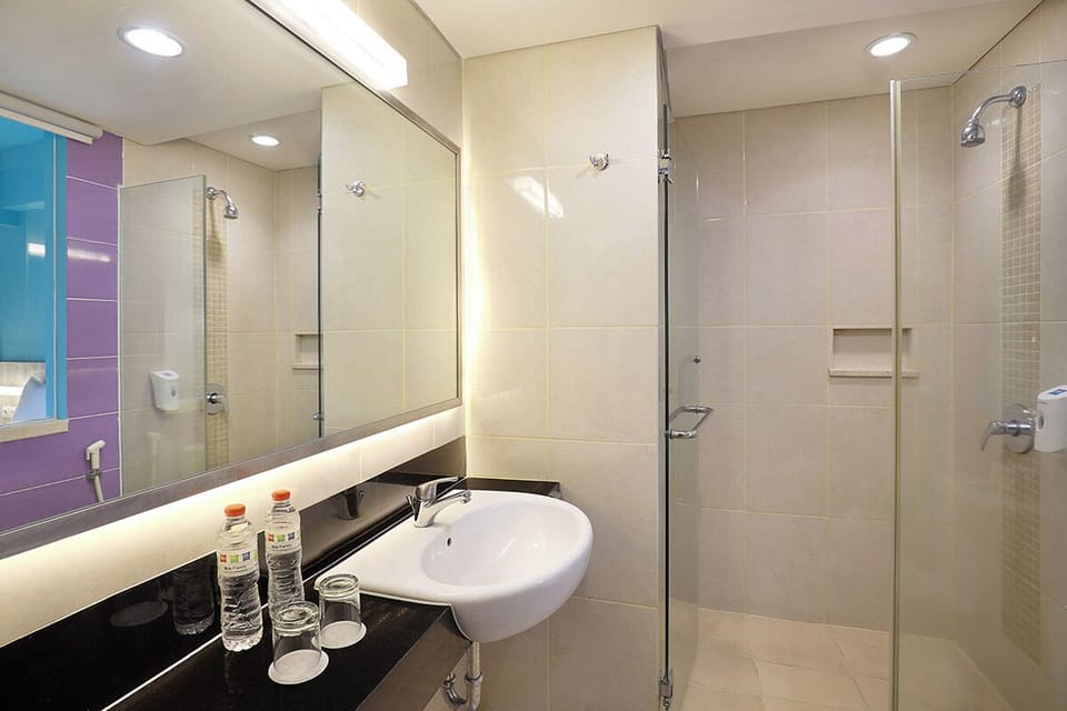 Standard Room | Bathroom | Shower, free toiletries, hair dryer, bidet