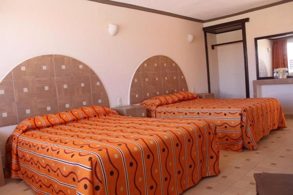 Iron/ironing board, WiFi (free)