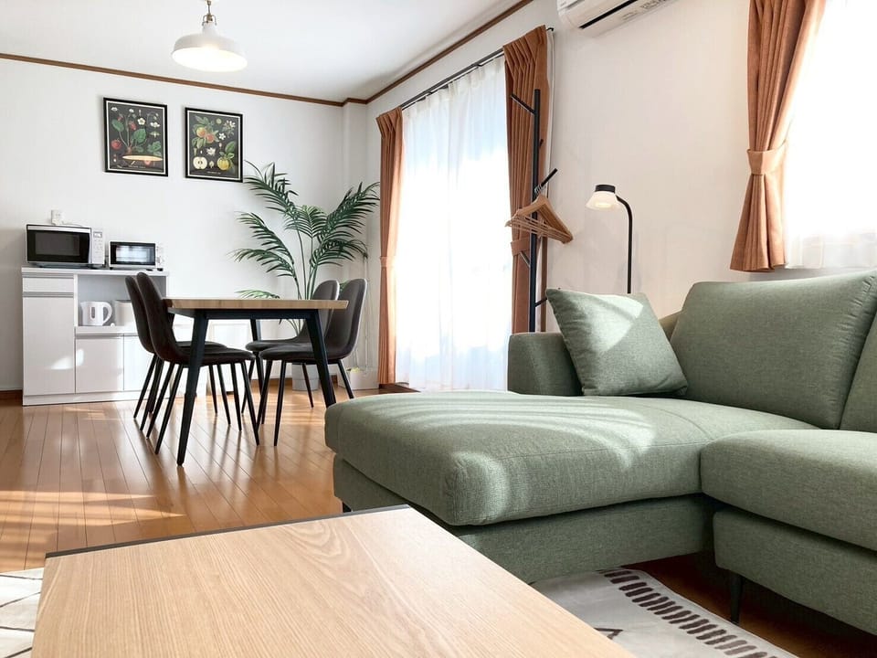 House, 5 Bedrooms, Non Smoking, Balcony | Living area