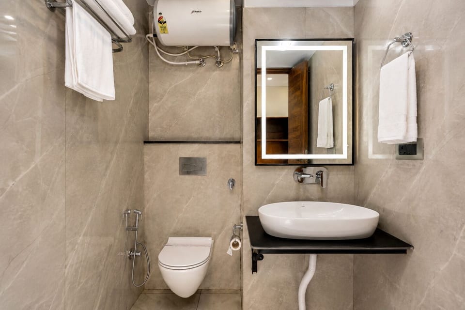Standard Room, Balcony, Mountain View | Bathroom | Shower, towels, soap, shampoo