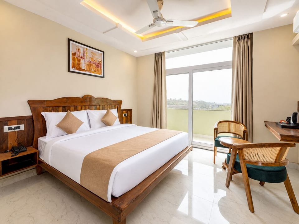 Deluxe Room, Balcony, Mountain View | Desk, laptop workspace, WiFi (free)