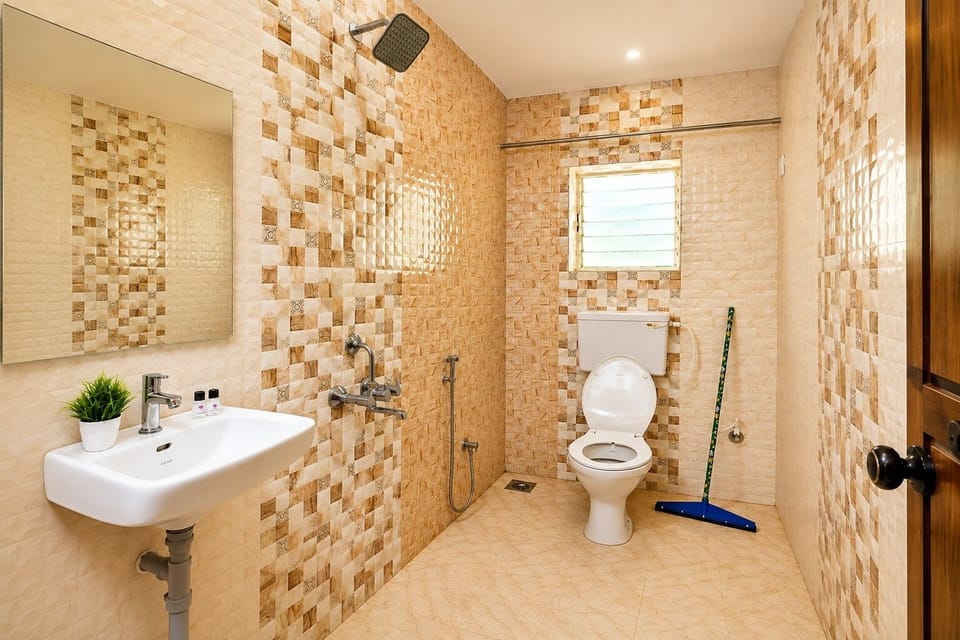 Deluxe Double Room, Balcony | Bathroom