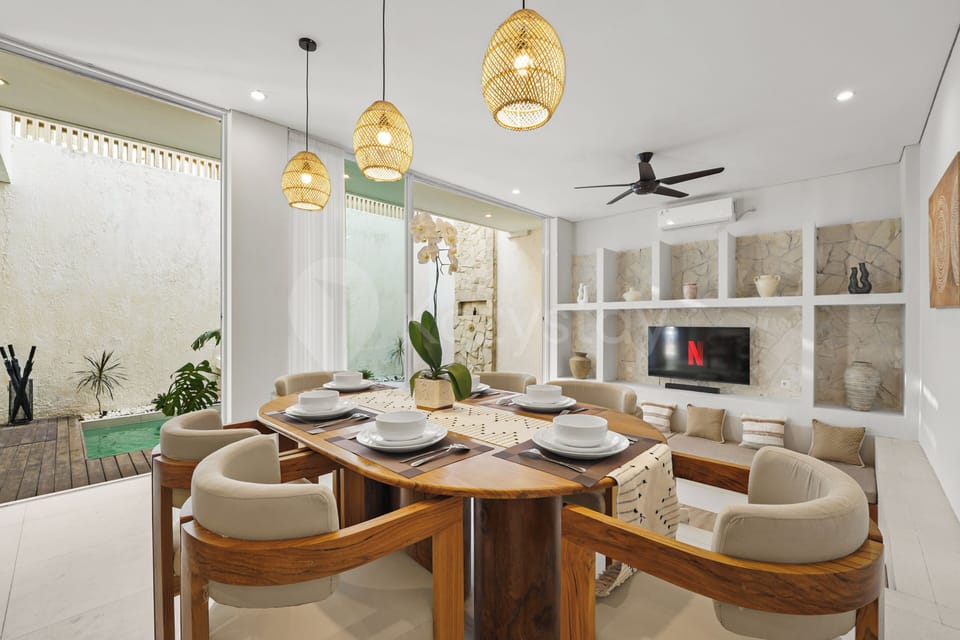 Villa, 3 Bedrooms, Pool View | Dining room