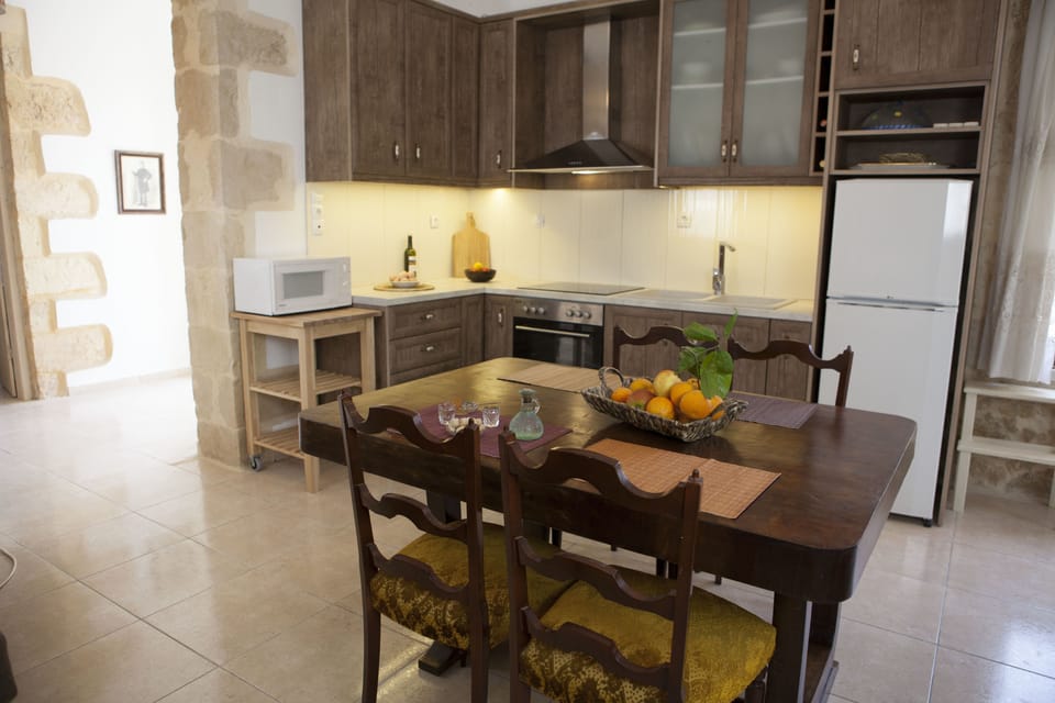 House, 1 Bedroom | In-room dining
