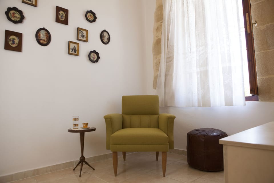 House, 1 Bedroom | Living area | Flat-screen TV