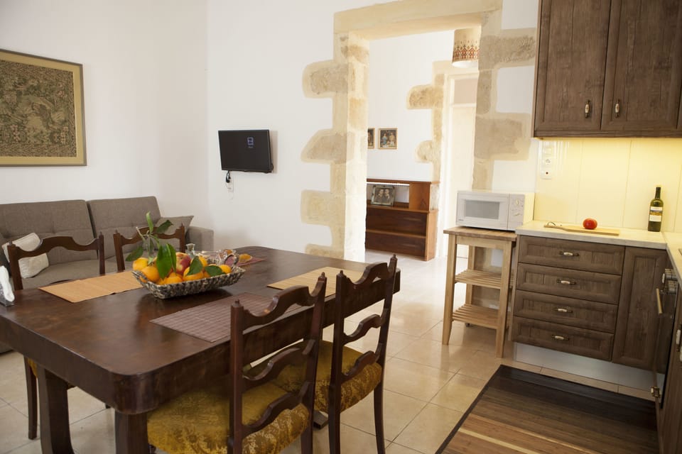 House, 1 Bedroom | In-room dining