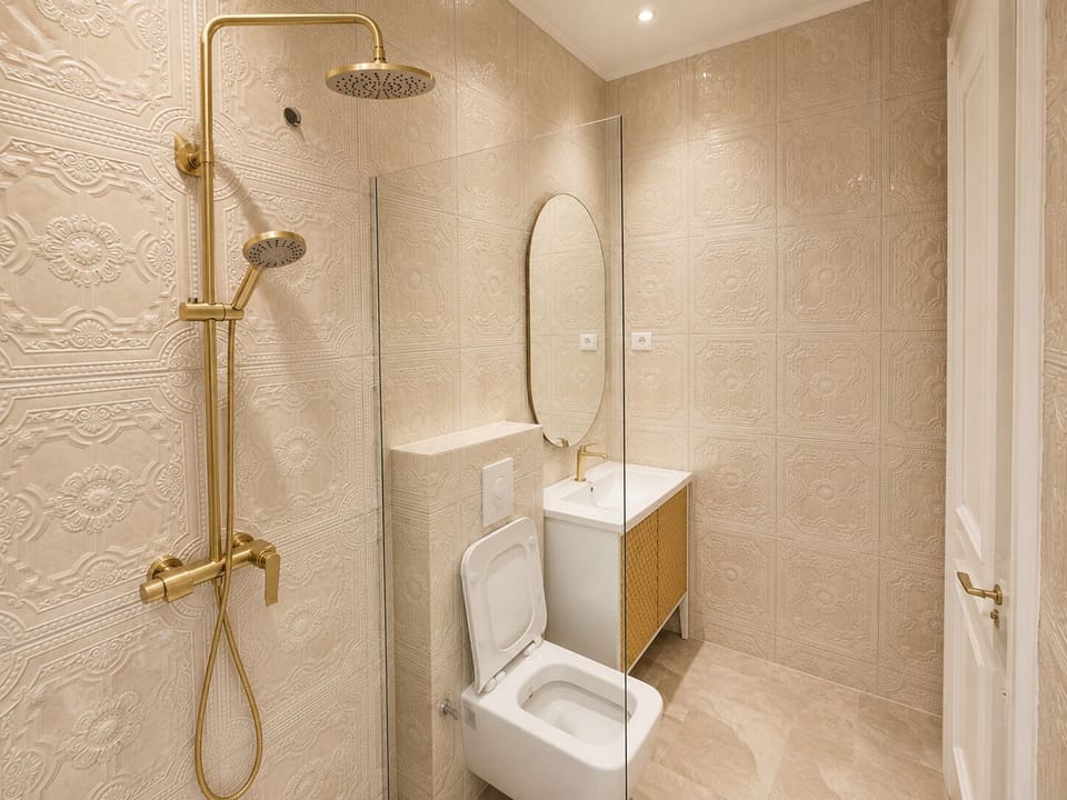 Deluxe Double Room | Bathroom | Shower, rainfall showerhead, hair dryer, slippers