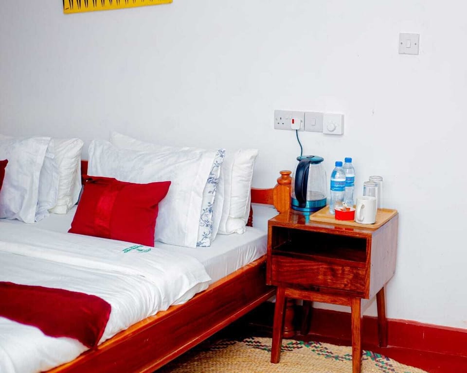 Desk, laptop workspace, WiFi (free)