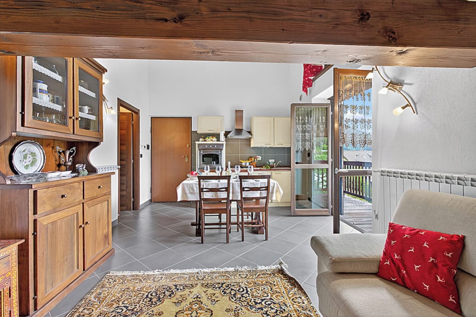 Honeymoon Apartment, 1 Bedroom, Balcony (Alpine Loft Sommeiller) | Living room