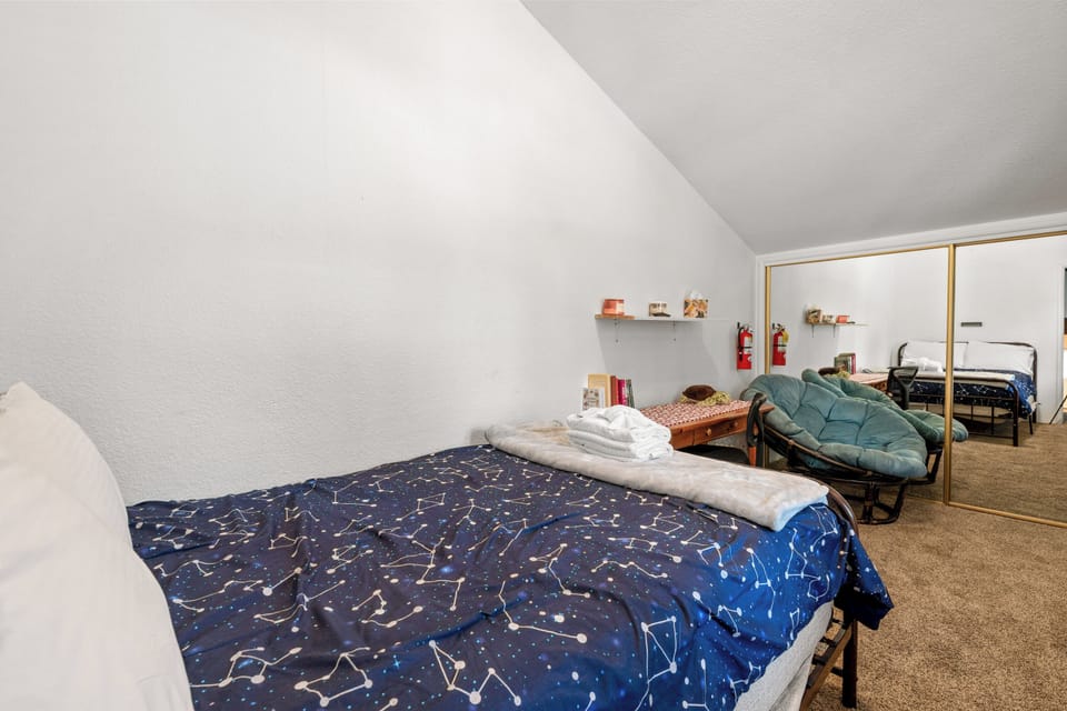 Signature House, 3 Bedrooms, Mountain View | Laptop workspace, iron/ironing board, WiFi (free)