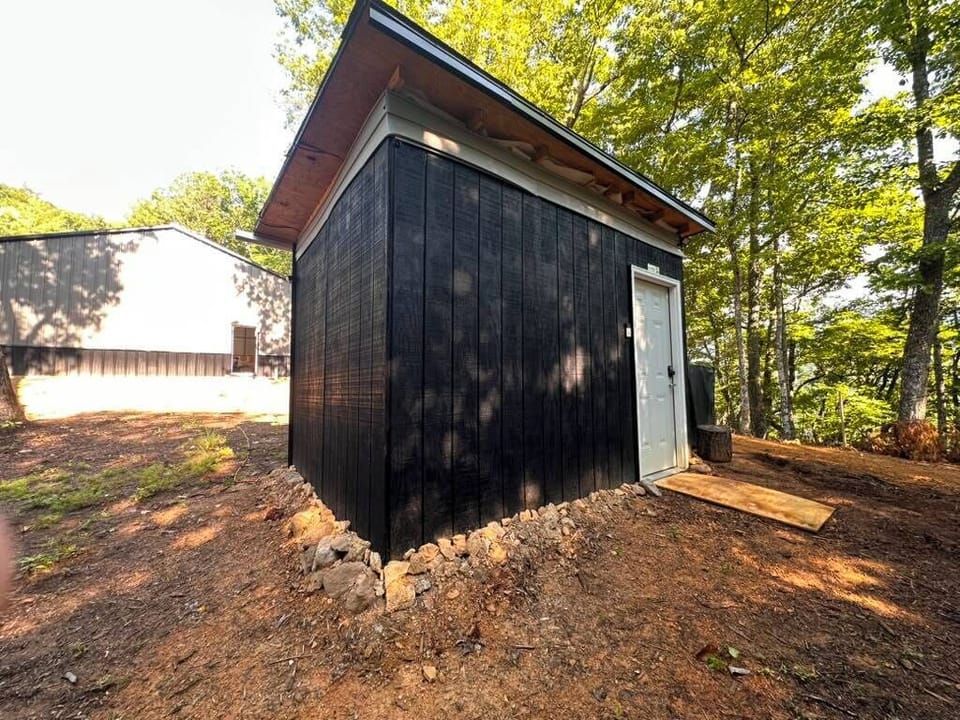 Classic Tent, 2 Twin Beds, Pets Allowed, Mountain View | Shared bathroom
