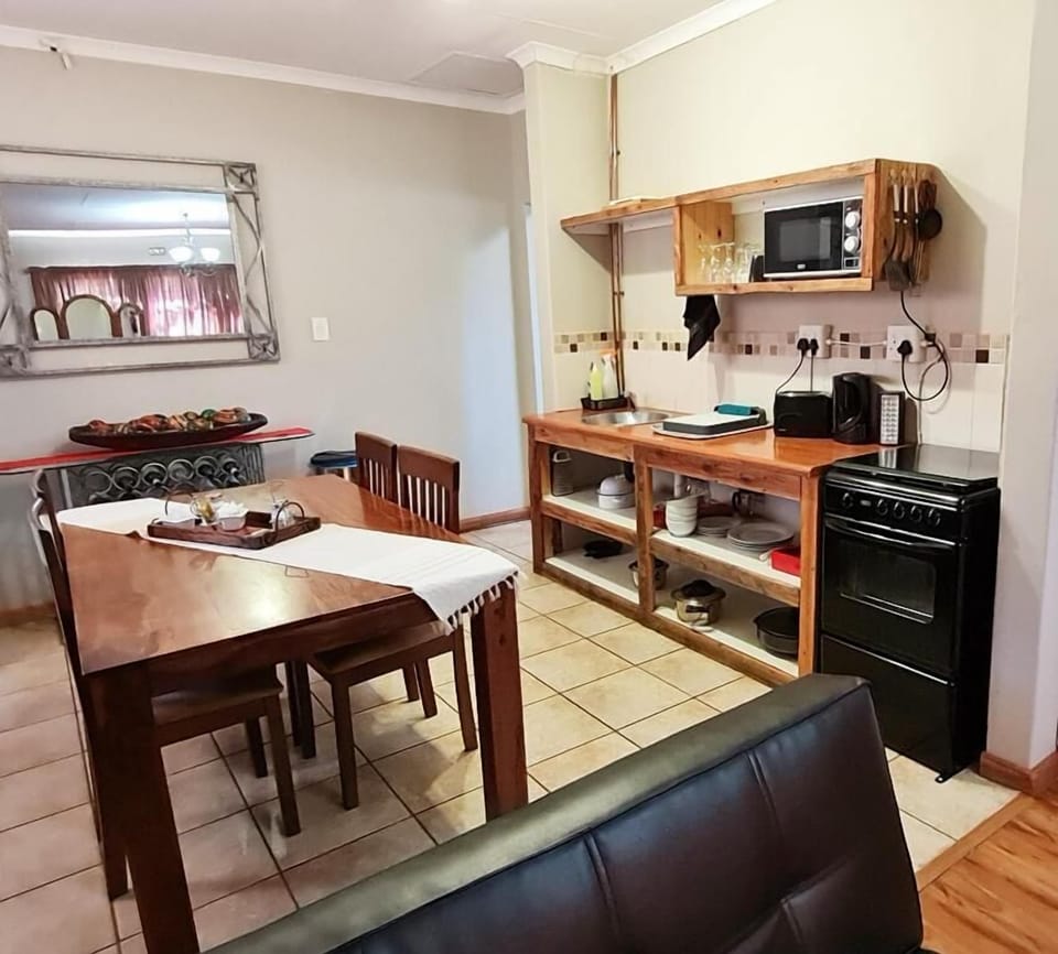 Apartment, Patio, Courtyard View | Dining