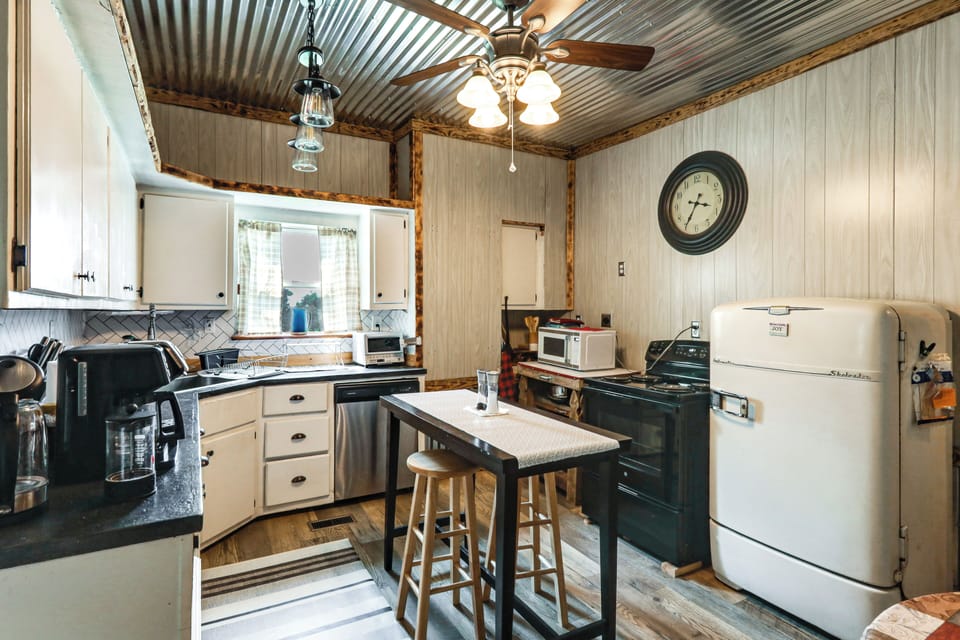 House (2 Bedrooms) | Interior