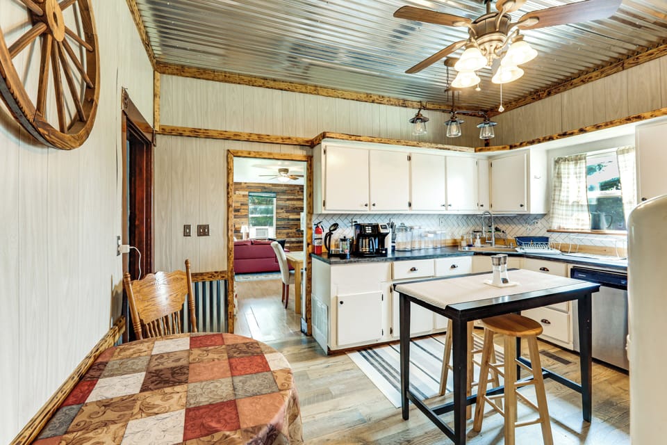 House (2 Bedrooms) | Interior