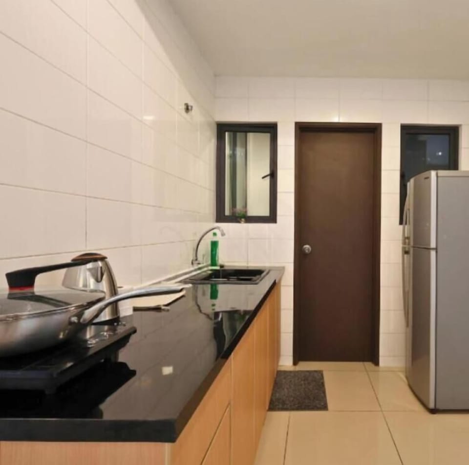 Apartment, 3 Bedrooms | Private kitchen | Fridge, stovetop, dining table