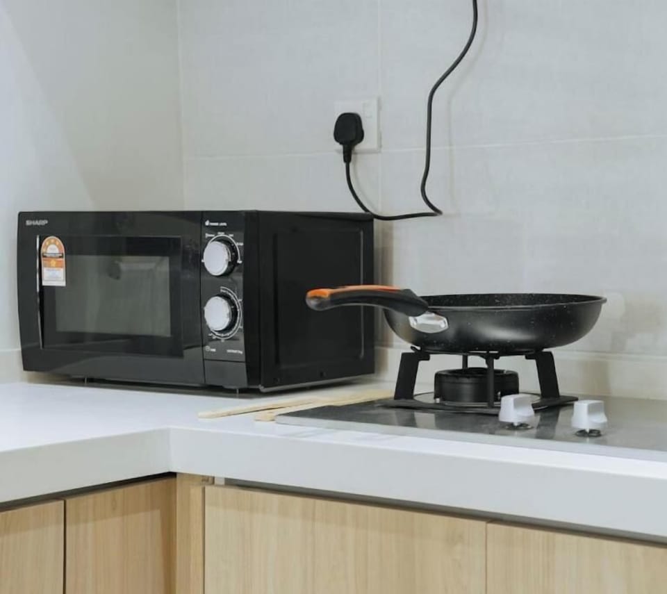 Apartment, 1 Bedroom | Private kitchen | Fridge, stovetop, dining table