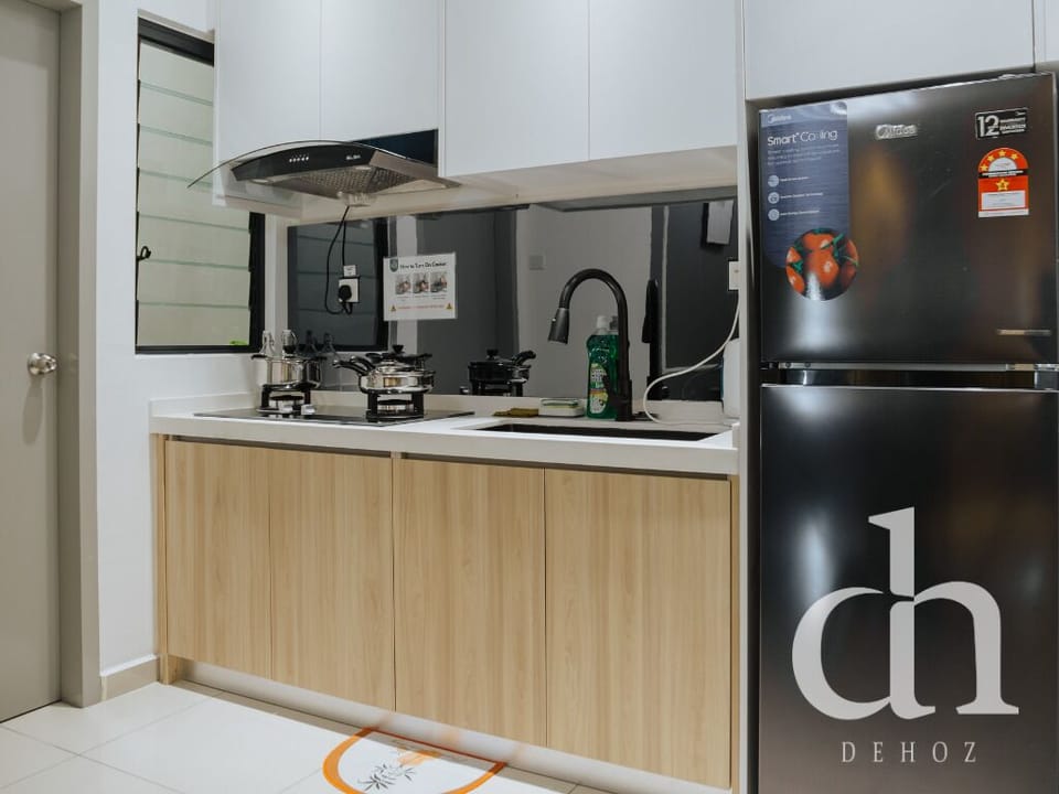 Apartment, 2 Bedrooms | Private kitchen | Fridge, stovetop, dining table