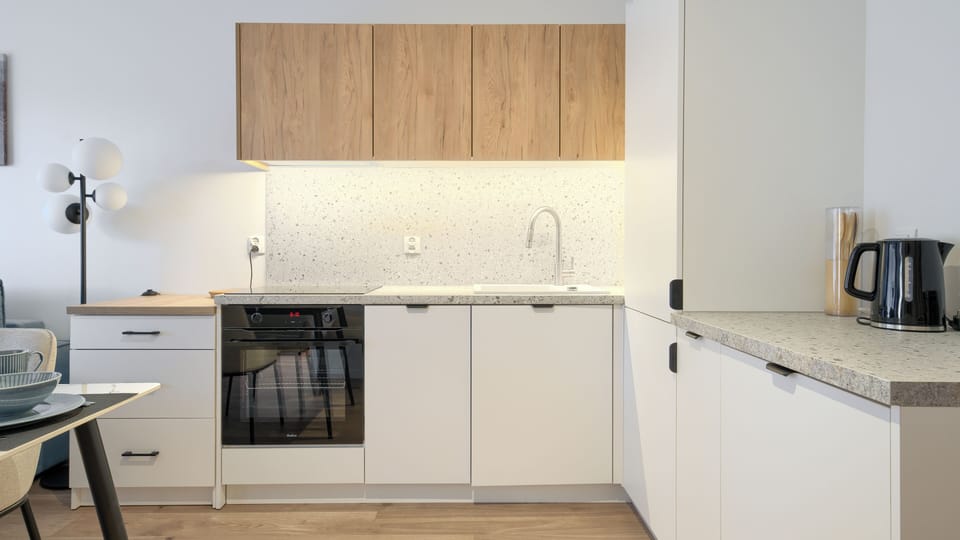 Apartment (14) | Private kitchen | Fridge, stovetop, electric kettle, cookware/dishes/utensils