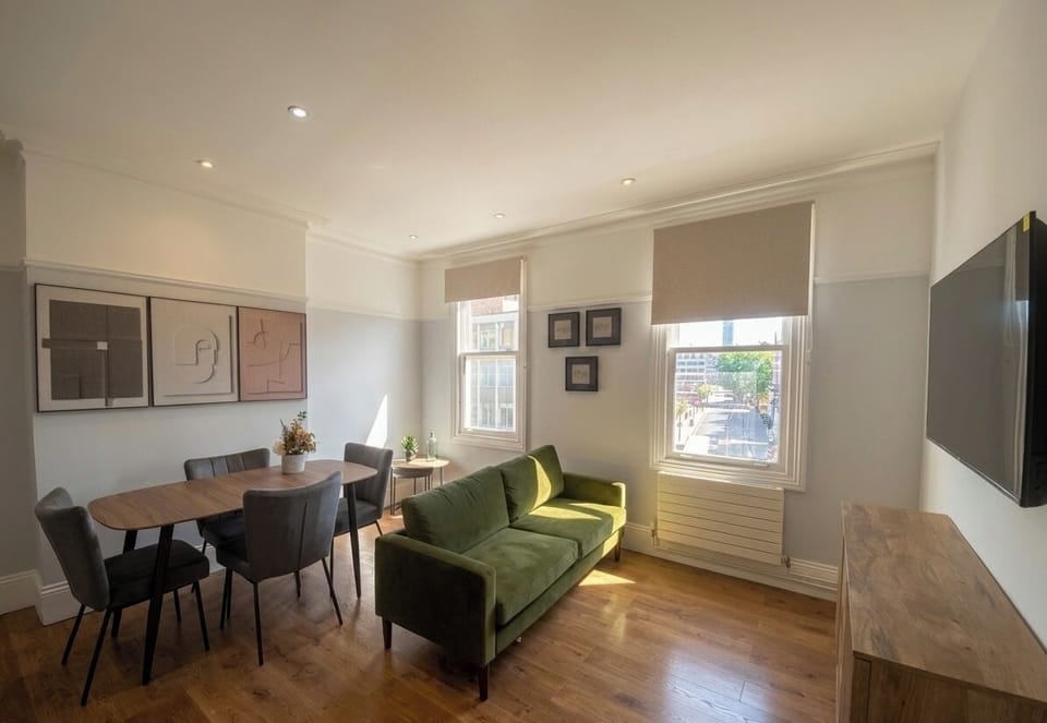 Apartment, 3 Bedrooms | Dining room
