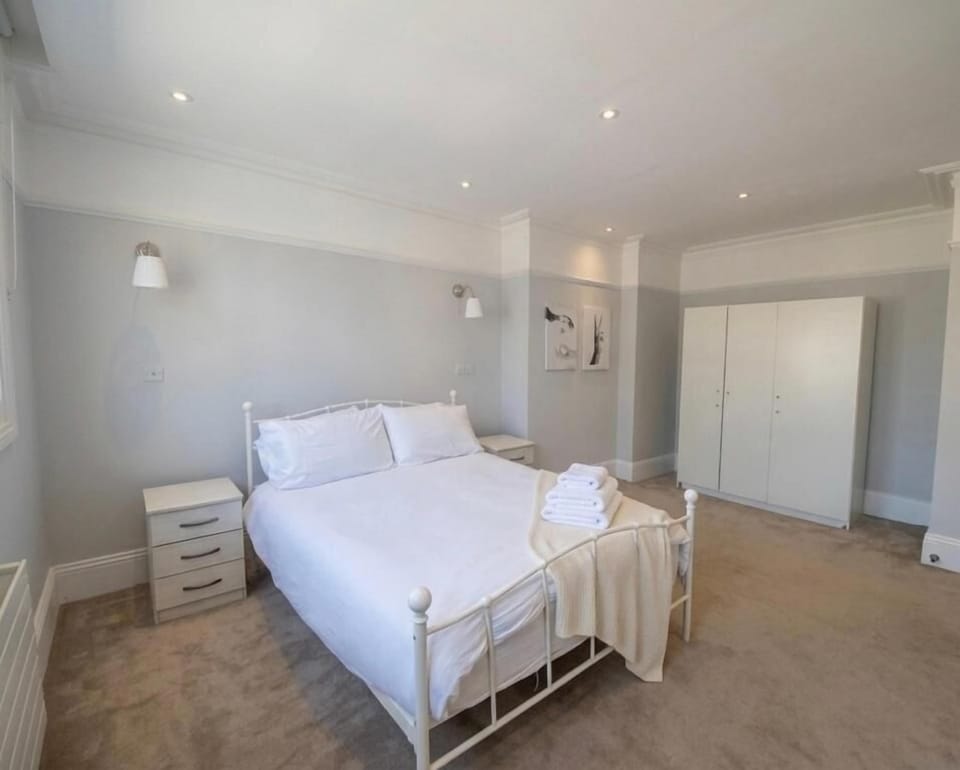 The Aria Apartment 3 bed Stylish & Spacious Apartment in Croydon