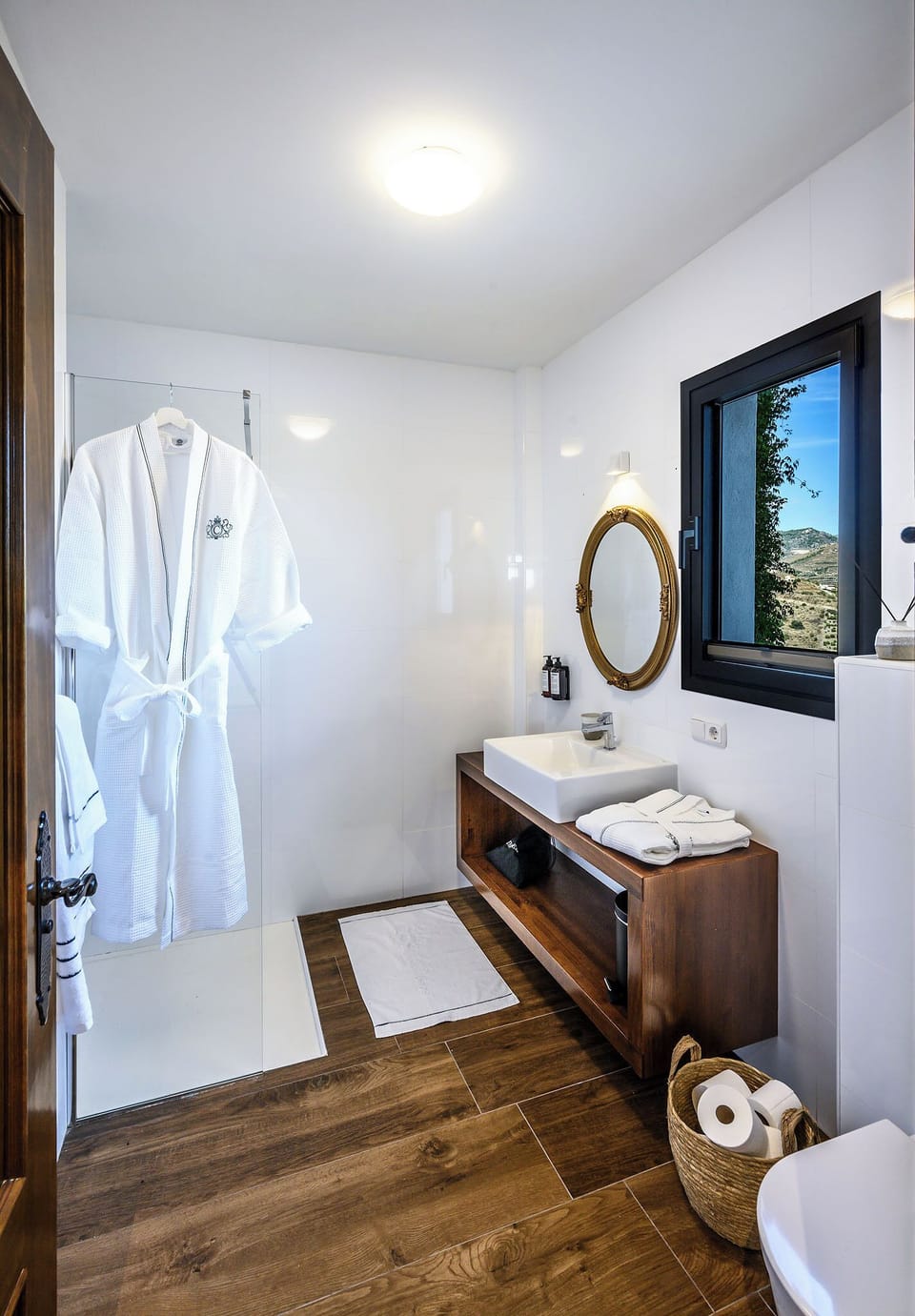 Villa Mango | Bathroom | Hair dryer, heated floors (bathroom), soap, shampoo