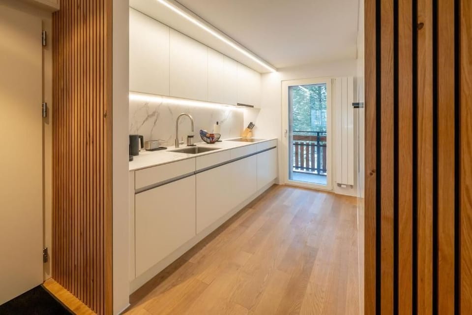 Apartment, Balcony, City View | Interior