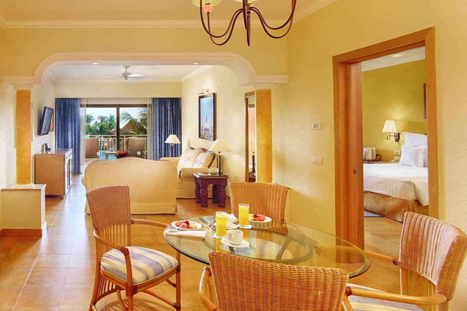 Free minibar, in-room safe, desk, blackout drapes
