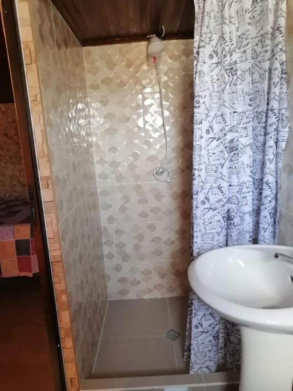 Standard Double Room, 2 Double Beds | Bathroom | Shower, towels, soap, shampoo
