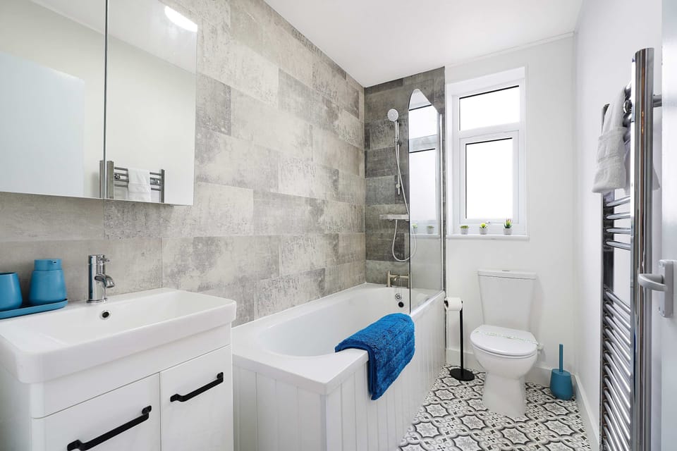 Horden 2BR Home Sleeps 6 By Stay With us House in England