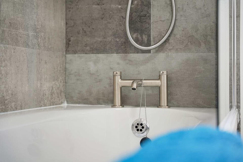 Horden 2BR Home Sleeps 6 By Stay With us House in England