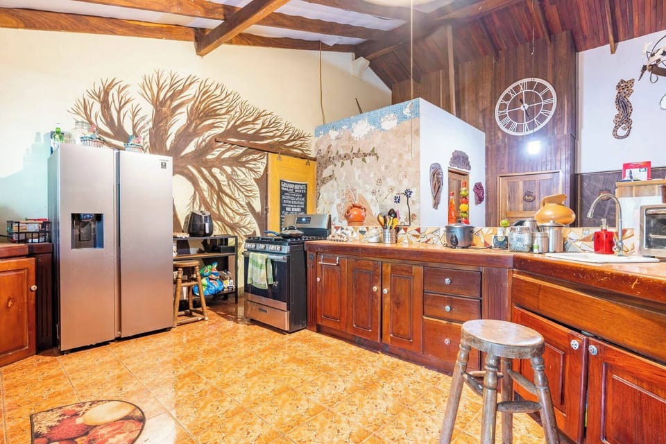 Shared Dormitory, 4 Bedrooms, Smoking | Private kitchen