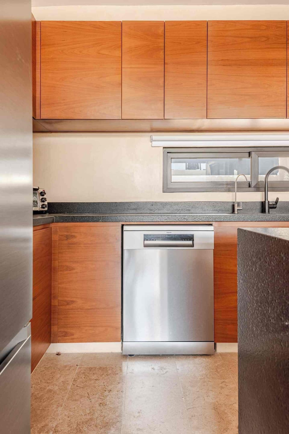 Family Apartment, Balcony | Private kitchen | Fridge, microwave, oven, stovetop