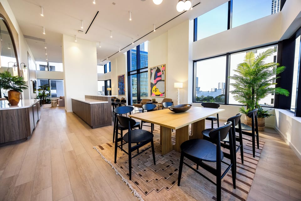 Deluxe Apartment, City View | Dining