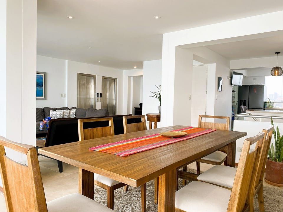 Basic Apartment | Dining